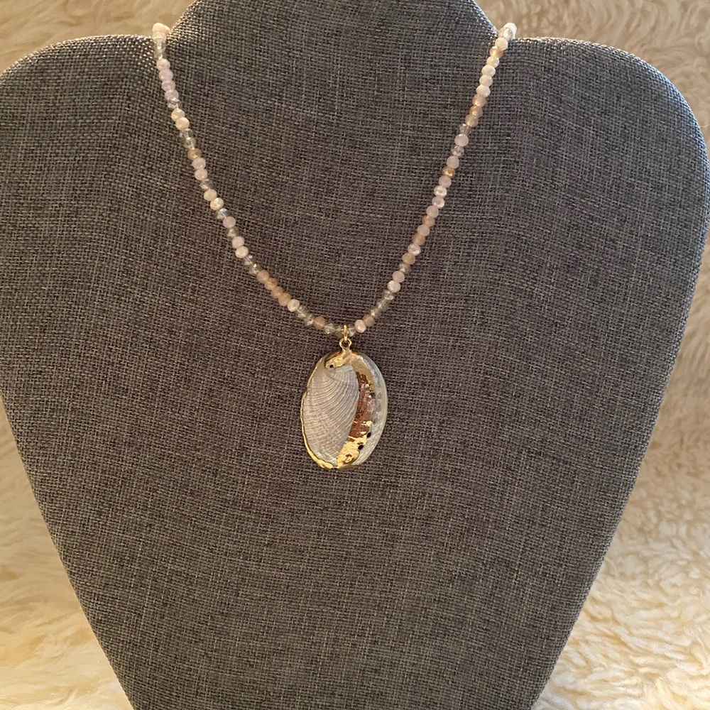 Seashell VSCO Beaded Necklace Earring Set - Picture 3 of 4